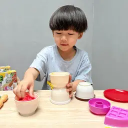 ----【詳細心得文】---- 玉米黏土。玻璃彩繪