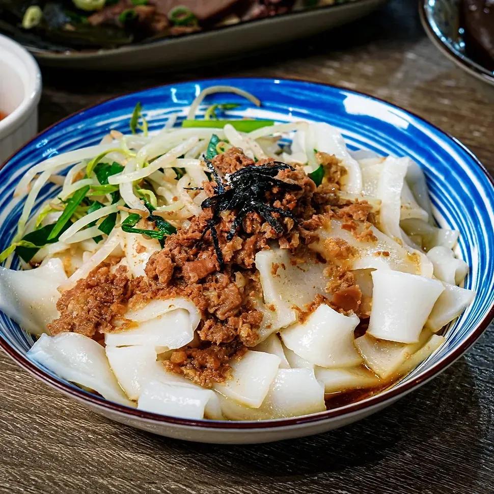 台南麵食餐廳 台南特色炒粉 台南炸醬麵  台南滷味小食 台南小麵殿