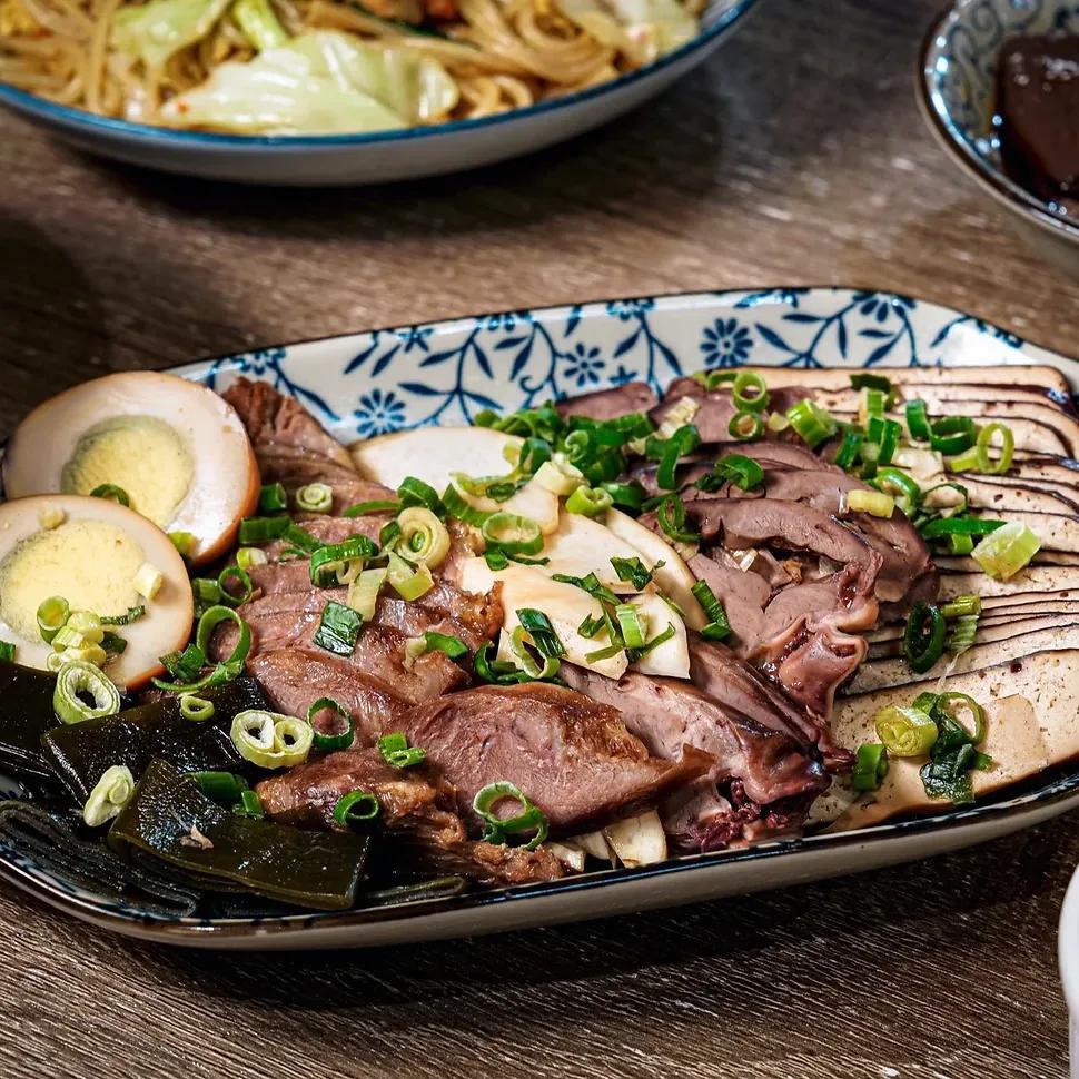 台南麵食餐廳 台南特色炒粉 台南炸醬麵  台南滷味小食 台南小麵殿