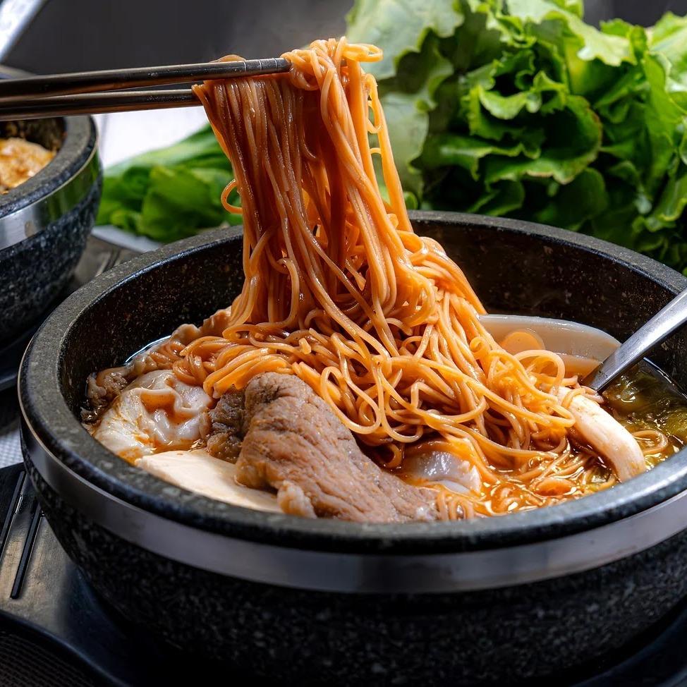 藥膳椒麻石鍋雞絲麵