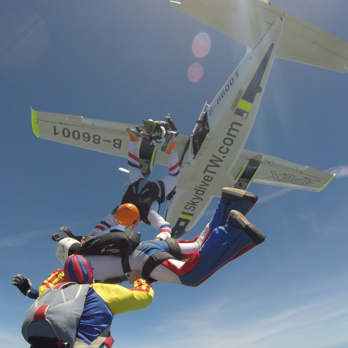 自由之翼-高空跳傘＆翼裝訓練