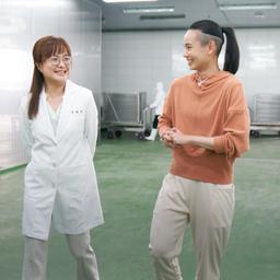 高熱量美食擁護者_小賀營養師 X 生涯設計師 X 自我探索與成長 與小戴一起拍攝娘家滴雞精廣告