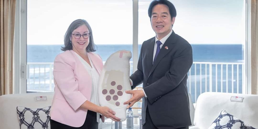 左翌設計 賴清德總統與 AIT 藍鶯執行理事