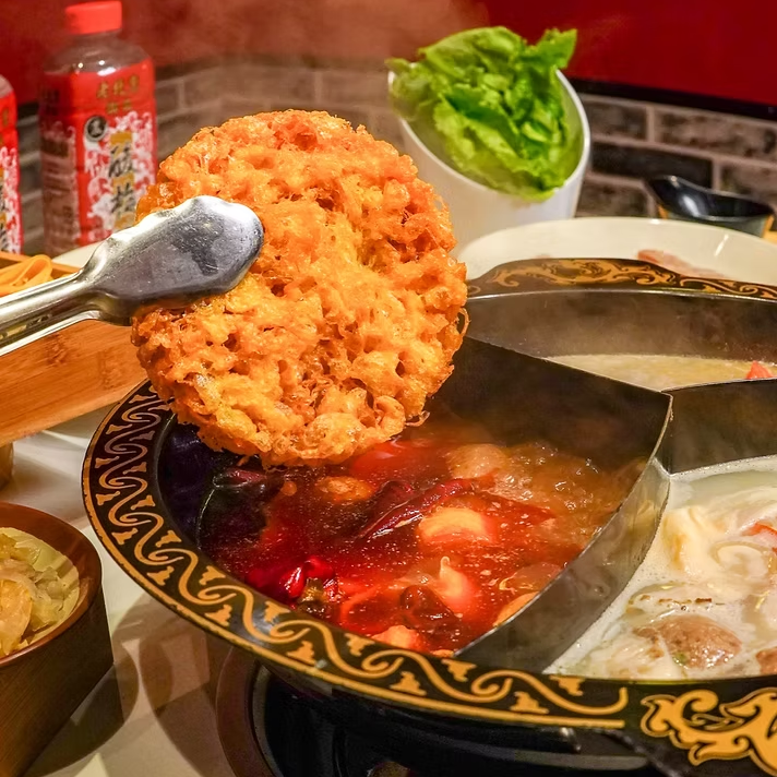 台南辣麼牛川味麻辣火鍋 四川牛油麻辣鍋 東北酸菜白肉鍋 慢熬龍骨鍋 青花椒麻鍋 台南溫體牛肉