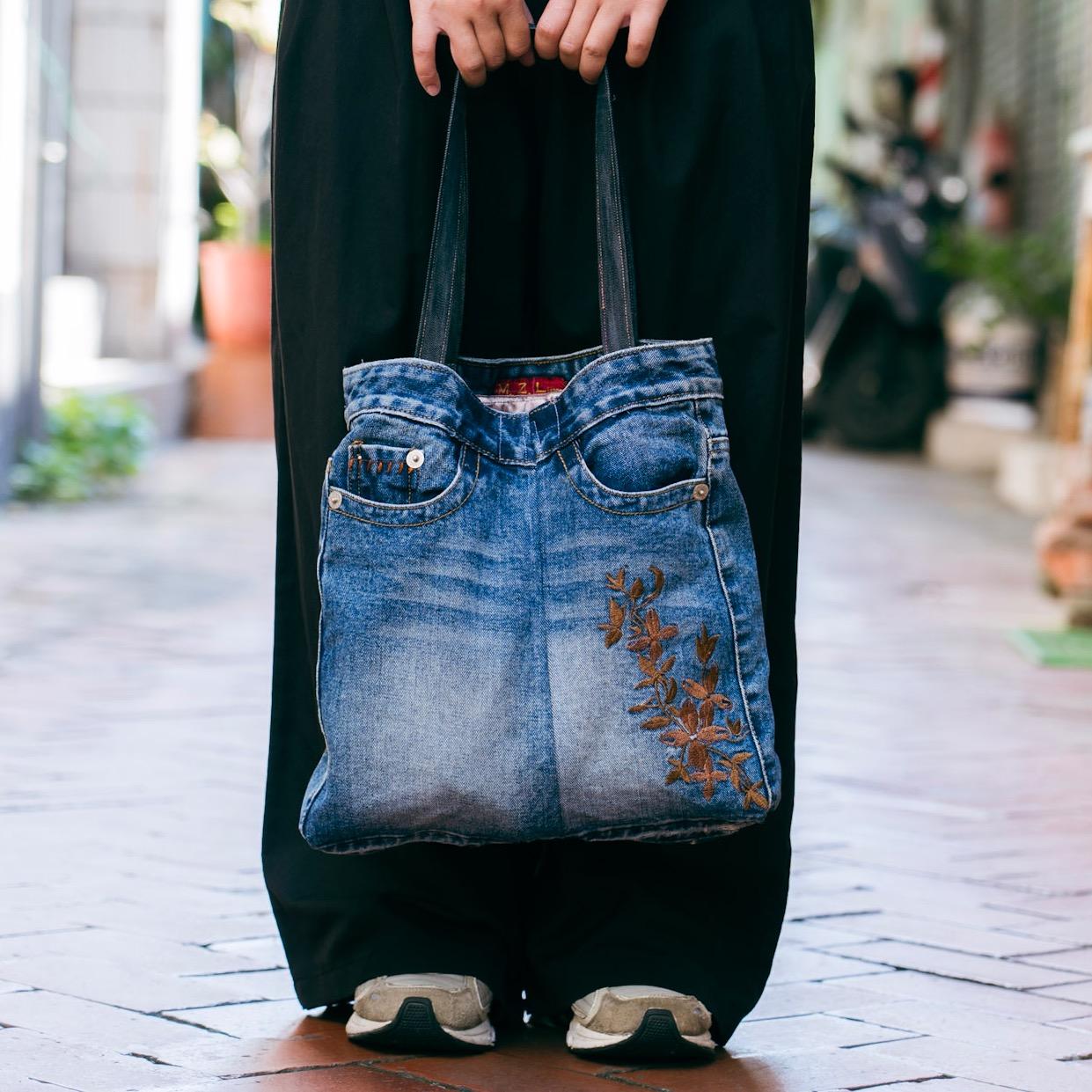 C. 任務站點 － 橘色卡片