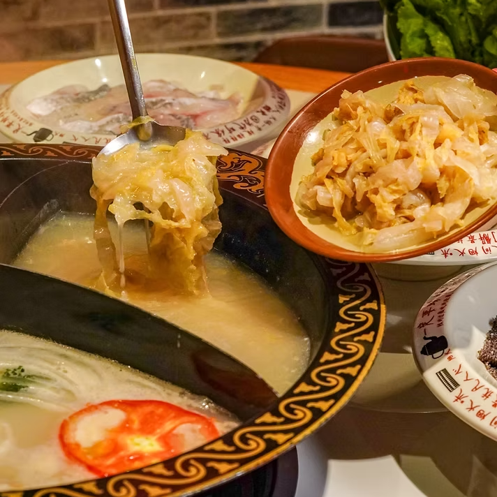 台南辣麼牛川味麻辣火鍋 四川牛油麻辣鍋 東北酸菜白肉鍋 慢熬龍骨鍋 青花椒麻鍋 台南溫體牛肉