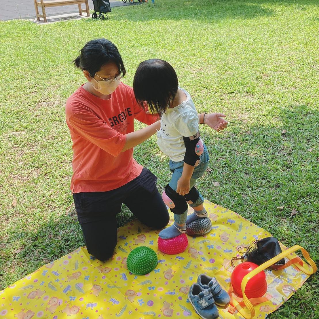 Em音樂運動直排輪 跑跳球類加強