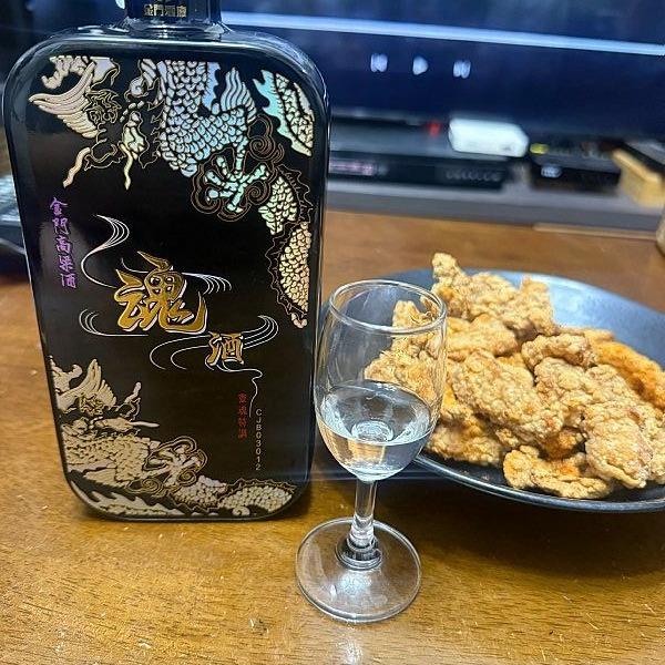 58度金門高粱酒(黑松總經銷) 整體風味跟過往喝到高粱風味不同，聯想到韓式的甜甜感，金門高粱酒中首次感受到另類「韓式風味」高粱酒特殊酒款。