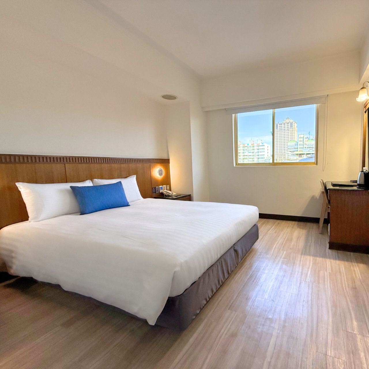 旅居文旅 HUB HOTEL｜會選書的旅館 高雄七賢館