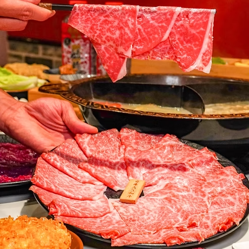 台南辣麼牛川味麻辣火鍋 四川牛油麻辣鍋 東北酸菜白肉鍋 慢熬龍骨鍋 青花椒麻鍋 台南溫體牛肉