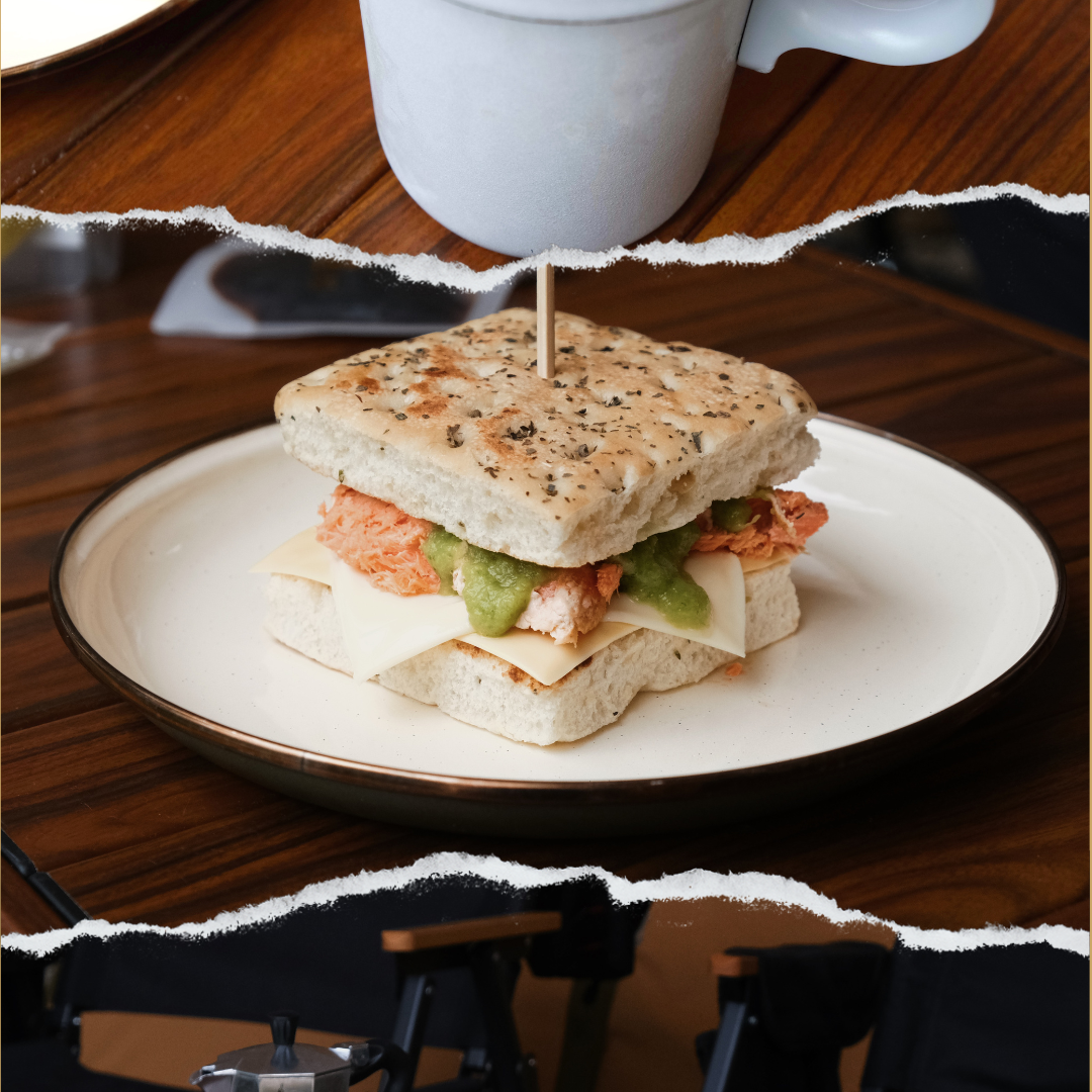 餓貳市場｜從戶外餐桌走進日常飯桌 @emma_____.wu on Instagram: "#露營豪華早午餐在這裡

最短的露營是兩天一夜
但其實也包含了三餐（偶爾還會有宵夜😏）

我們習慣出發前先擬好當次的菜單
而這麼多餐裡「早餐」屬最好解決
不外乎蛋餅、三明治
或是利用前幾餐剩餘的食材來進行二創

不過有時還是會想任性來個華麗早餐盤
但痛就痛在要完成這道菜
勢必會多出一堆食材得帶回家

這次 @22market_sousvide 推出的Brunch系列
維持自選BOX特色每盒份量剛好是一人份
選擇上很像在早午餐店裡點餐
少了大家要吃同口味的顧慮
挑選自己喜歡的品項就對了

而且只要三個步驟「退冰、加熱、組裝」就能輕鬆上桌
當然也很適合把吃不完的配料或生菜加進去
就會是一份經典早餐盤了.ᐟ.ᐟ.ᐟ

/
𓇬優惠碼：Emma（有效期限6/1~7/1）
推薦碼：https://bit.ly/3Wqpmem

𓅂早鳥優惠
即日起至6/2 選購Brunch系列任一盒
即贈美式薄脆披薩

𓇚免運優惠
6/3-6/30 選購Brunch限定全新組合
優惠券處輸入「露營早餐吃餓貳」
即可享單筆免運費"