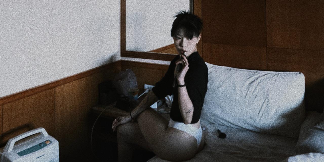 Isabelle Liu 
IN CASE OF EMERGENCY, CREATE WOMAN FROM RIB