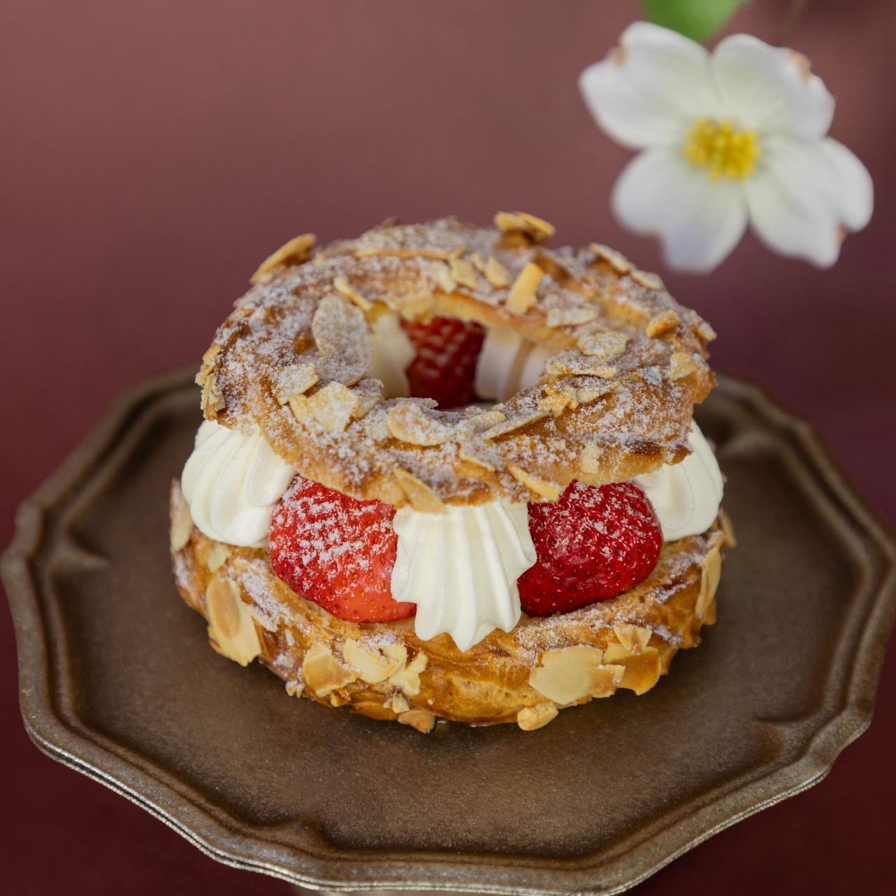 深夜裡的法國手工甜點 草莓圈圈泡芙