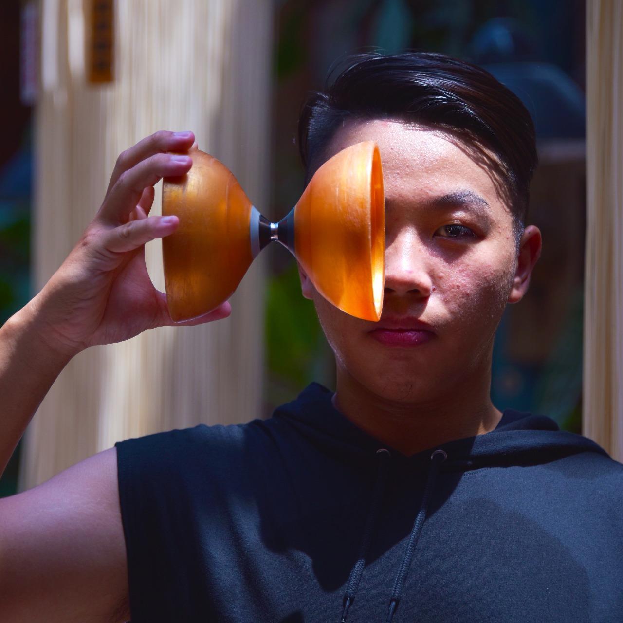 扯鈴藝術表演者 IKA 伊卡