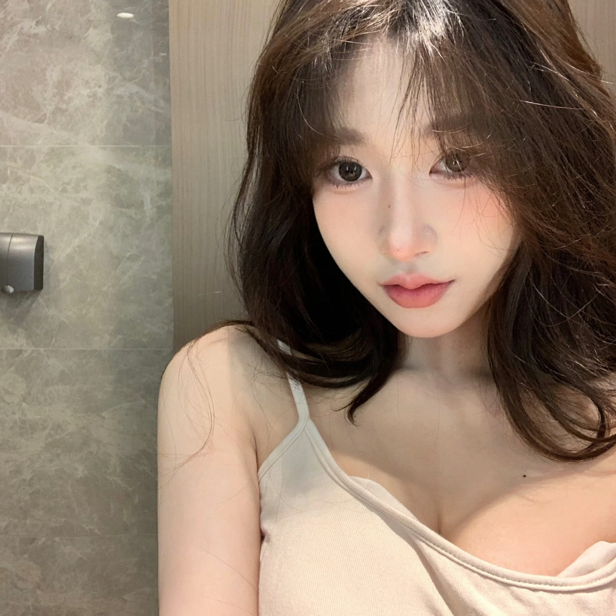 桜·番館🇯🇵東京＆大阪·本番デリヘル公式 T159·B86（D）·25歳☺️