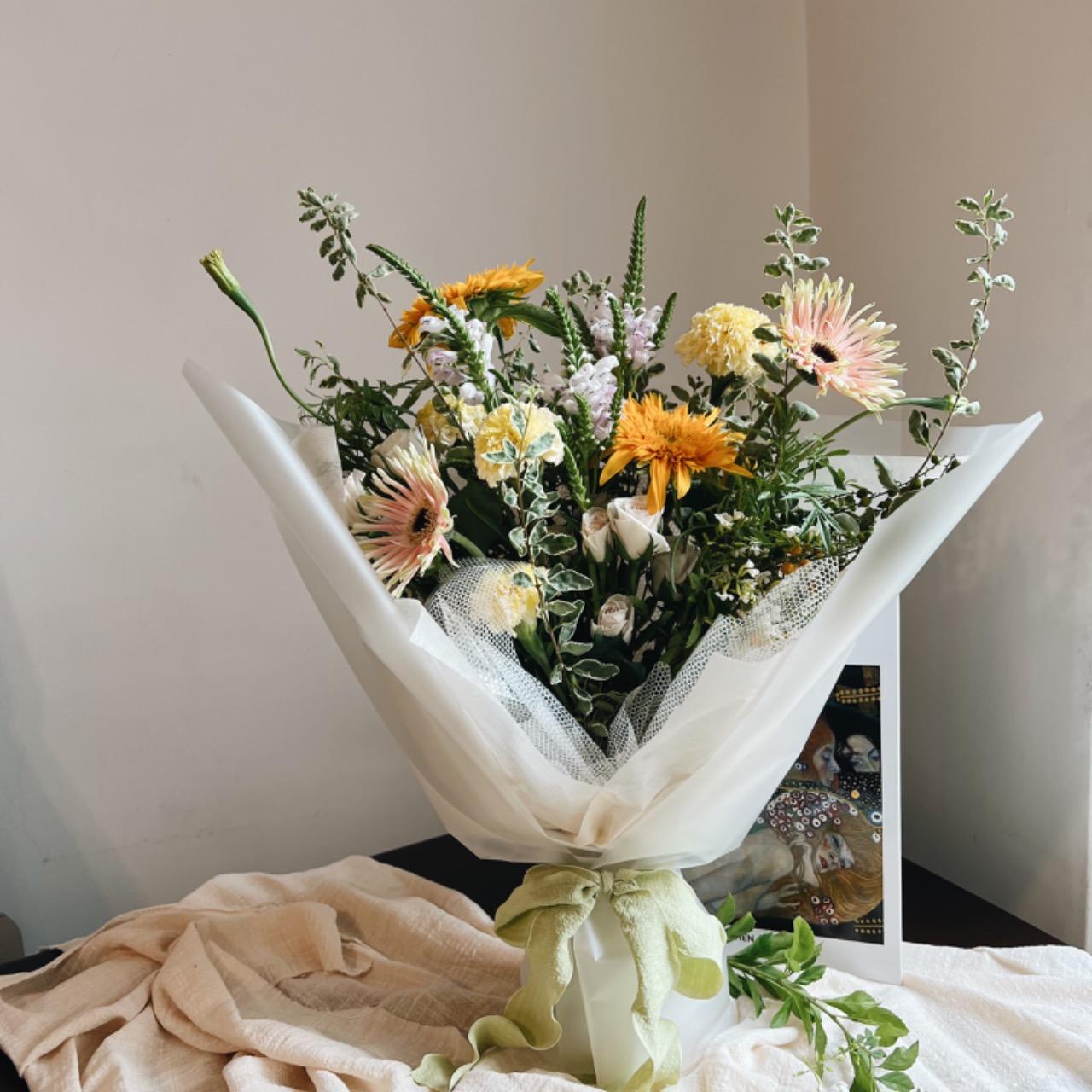 客製花束、生日花束、情人節花束、週年紀念日、聖誕花束、節慶花禮、鮮花花束、黃色系花束、畢業花束