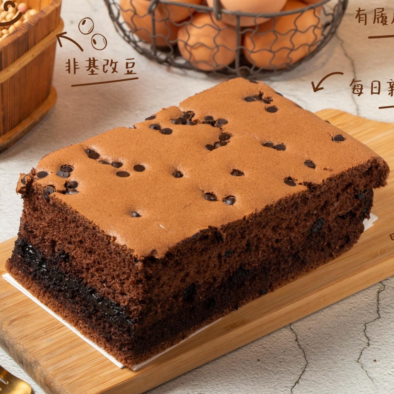 初蛋糕.豆漿蛋糕達人.三峽老街店 ｜彌月蛋糕｜伴手禮 ｜點心餐盒 $250 濃郁巧克力，清爽的低甜度蛋糕體，冷凍口感像布朗尼。