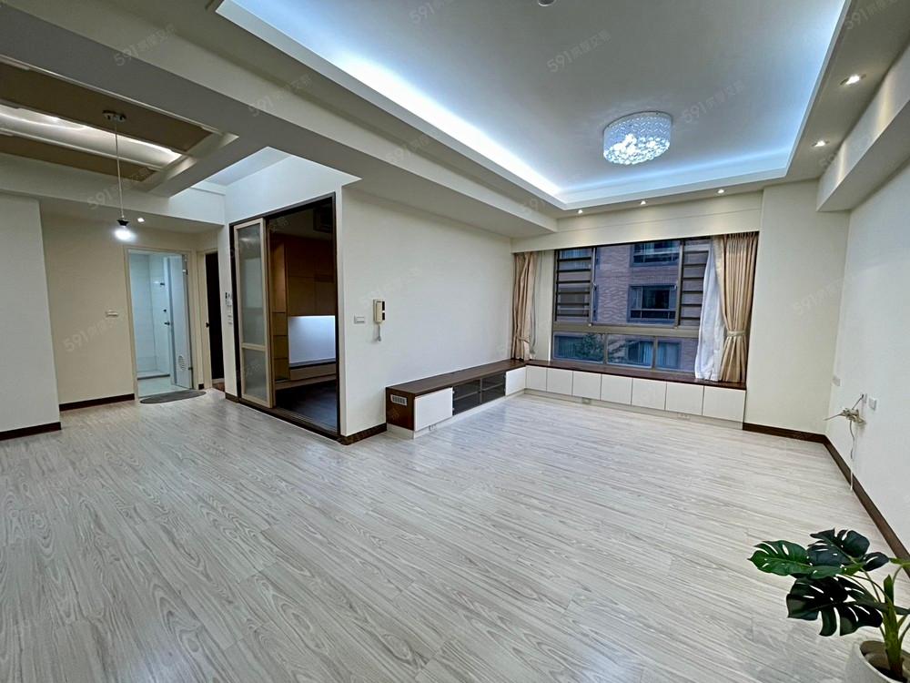 三字頭買桃園區四房雙平面車位｜低公設龍安戶政商圈中路國道二號 - 591售屋網