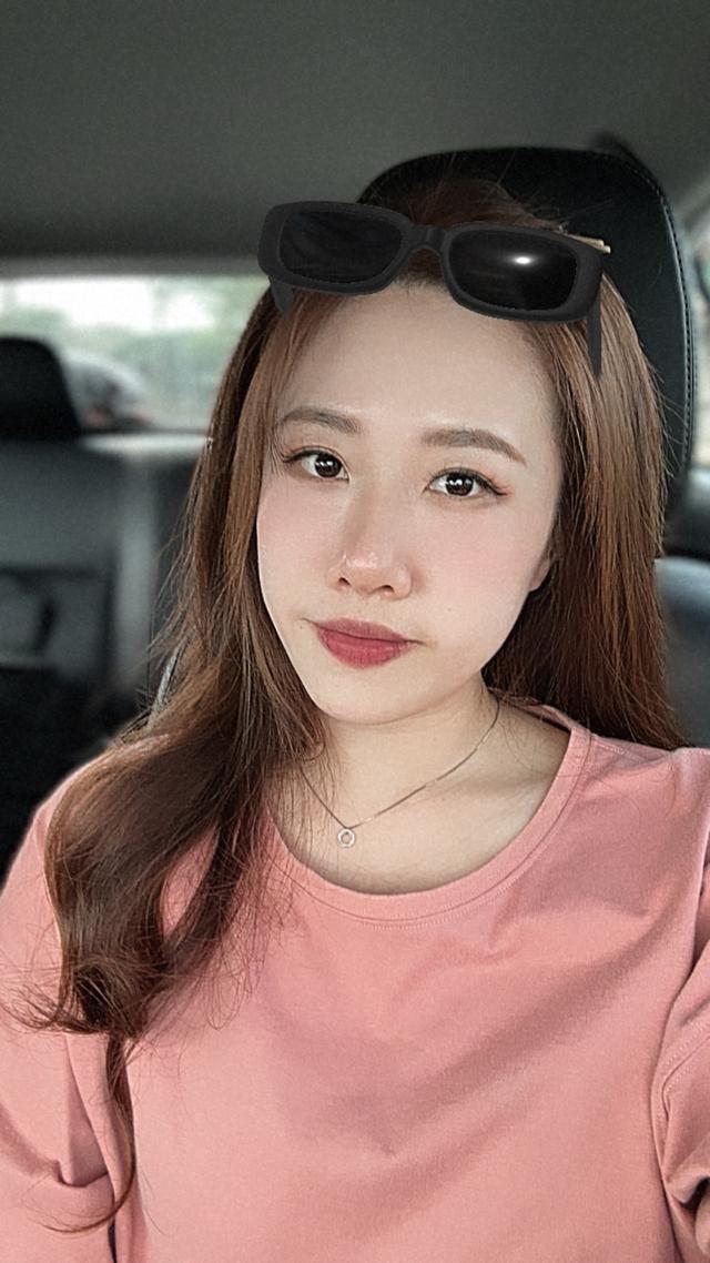俞你彤時吃美食