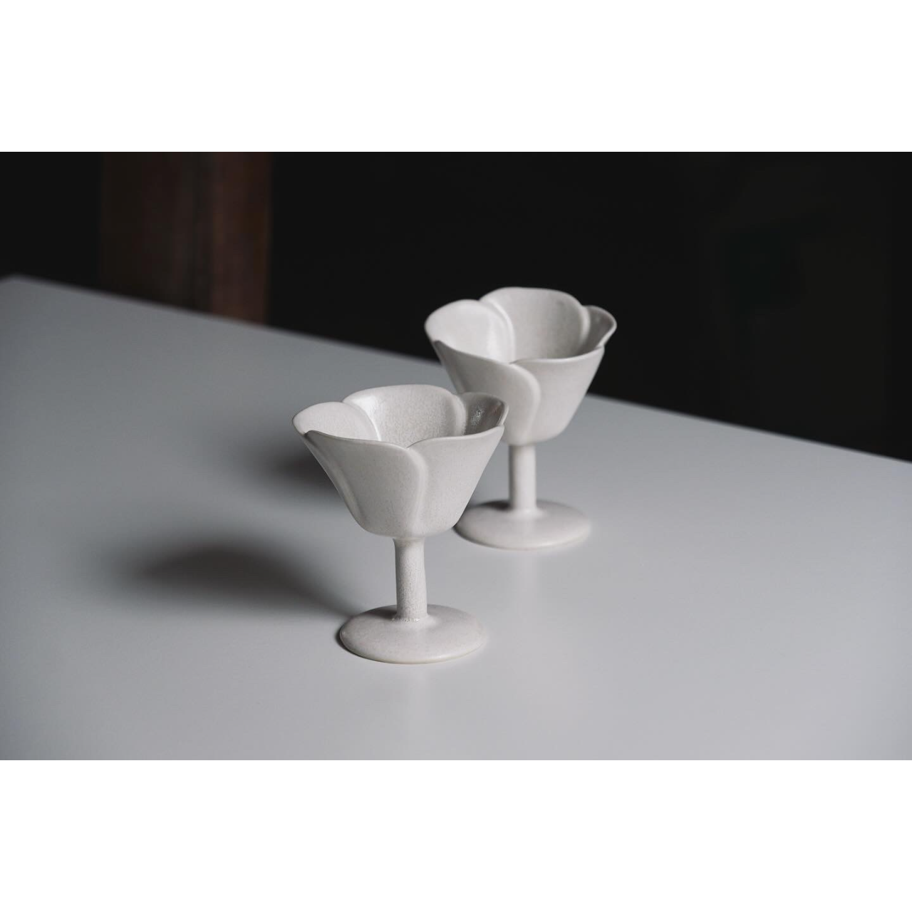 ౨ৎ 𝘞 𝘓 𝘌 𝘒 𝘋 𓂃瑭 蜂蜜奶霜白瓷花型高腳杯