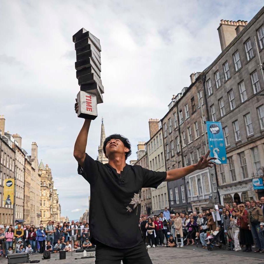 Xiaohei Cigar box juggling