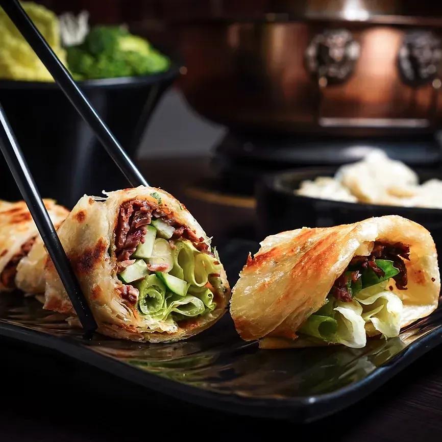 台南市新市區采東漓酸菜白肉鍋 台南市新市區酸菜白肉鍋專賣店 酸菜白肉鍋 帶皮豬五花 手工水餃