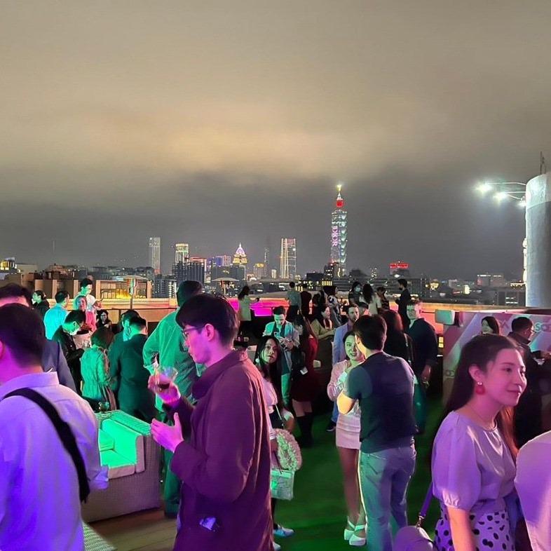 #語言交流 #人脈活動 #台北活動 #台北派對 #單身趴 #台北語言交換 #空中酒吧 #台北練英文 #飯店酒吧 #高端社交 #夜店 #台北DJ #告別單身 #帥哥美女