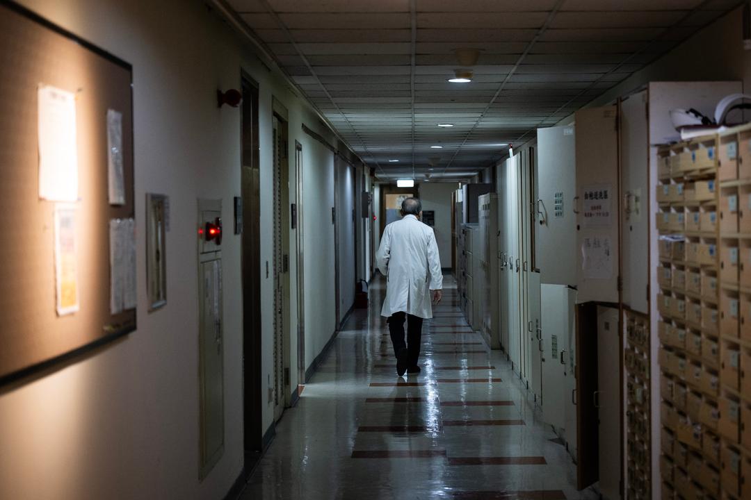 報導者 The Reporter 消失的住院醫師──健保兆元時代，擋得住「直美」風潮與急重難科持續失血嗎？ - 報導者 The Reporter