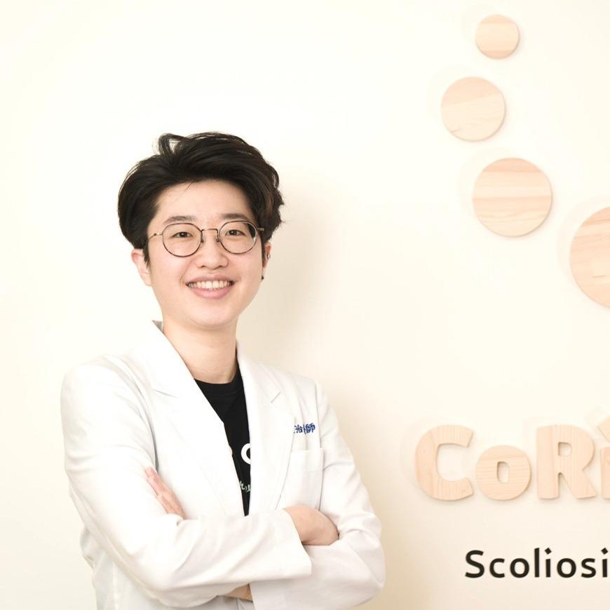 Karl 何偲嘉、物理治療師、禪柔運動、多面向脊椎運動、嬋柔、gyrotonic®、gyro、一對一個人教練、客製化運動訓練