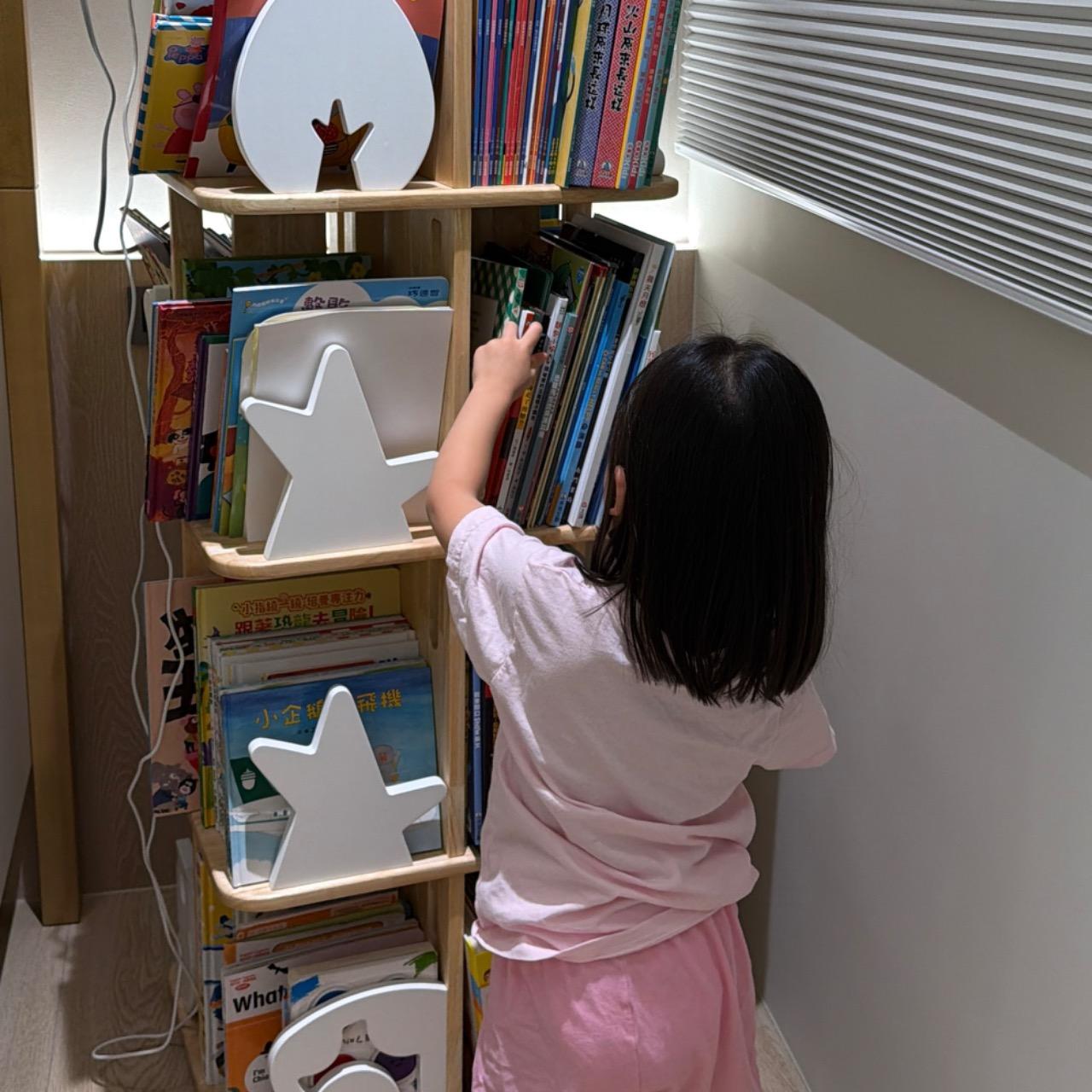 ☞  愛兒館旋轉書櫃 / 09.26