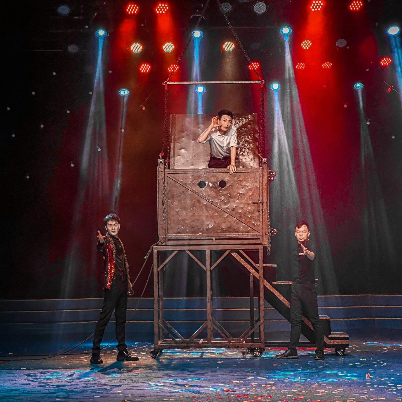 Billy Kong magic 廣州長隆歡樂世界歡樂劇場駐場魔術表演