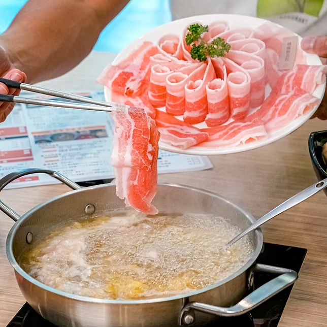 台南火鍋 剝皮辣椒炒雞鍋 柴魚檸檬鍋 酸菜白肉鍋  蛇麼龍賀豪華海鮮盤