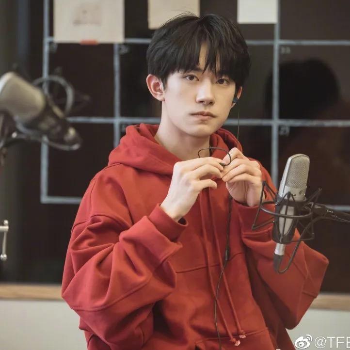 Artemis Huang / 黃琬婷 中國明星「考編」爭議事件簿：七大面向解析！易烊千璽並非首例，為何民眾怒火難平？