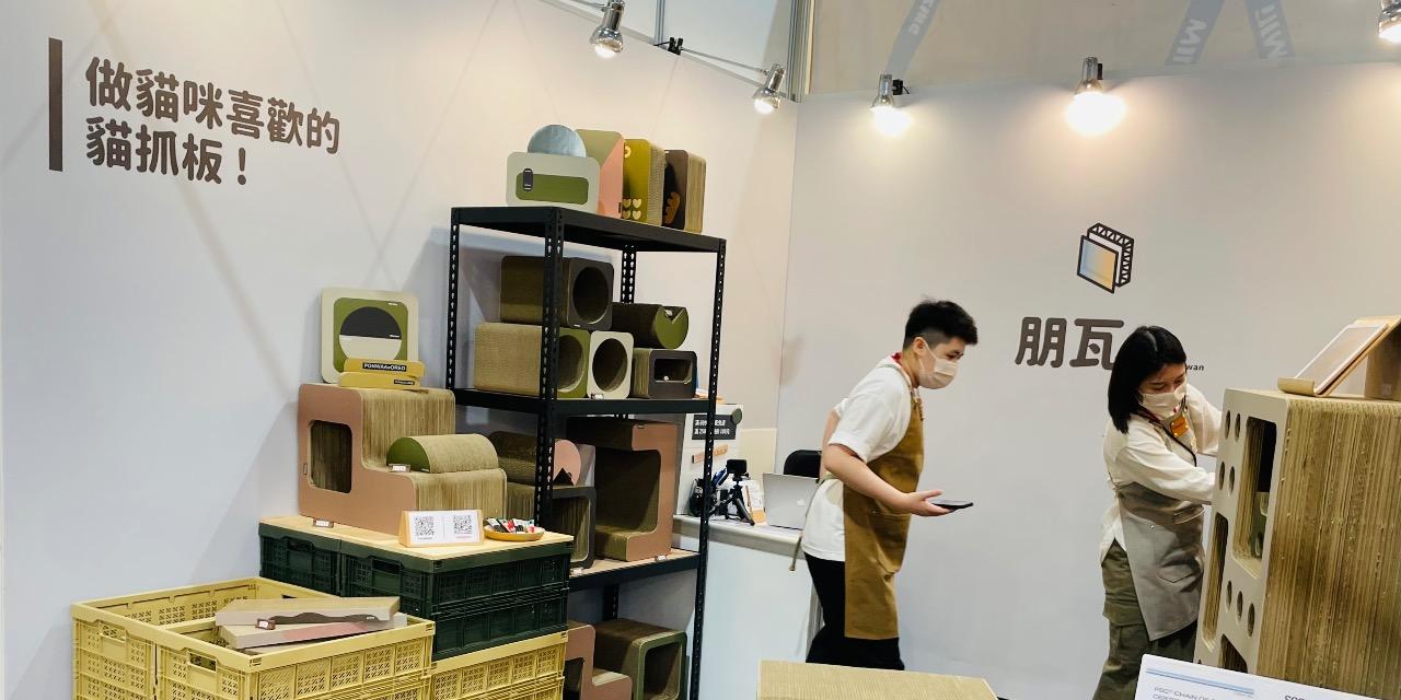 朋瓦 Ponwaa ╭ 2025出沒地點 🍞  ╮
08.09 ㊅ — 08.10 ㊐ 流浪祭 ( 台北流行音樂中心 )
08.23 ㊅ — 08.24 ㊐ 新光三越小北試營運 ( 台南 )
10. 10㊄ — 10. 13 ㊀ 展昭世界貓咪展 — ( 南港 )
