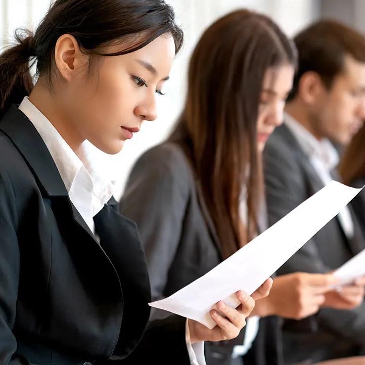 Artemis Huang / 黃琬婷 全世界缺工，他們「缺工作」？──中國年輕人現身說法，談「最苦畢業季」求職路