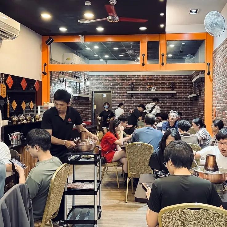 台南市新市區采東漓酸菜白肉鍋 台南市新市區酸菜白肉鍋專賣店 酸菜白肉鍋 帶皮豬五花 手工水餃