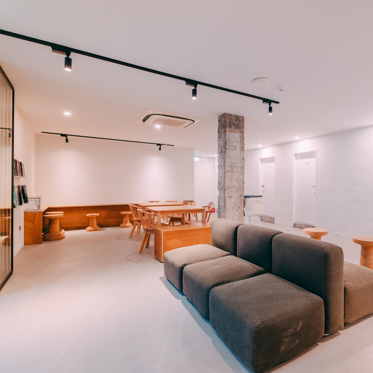 又一天 Koh Tsit Kang 位於宜蘭縣蘇澳鎮南方澳漁港，又一天文旅、旅店、旅館