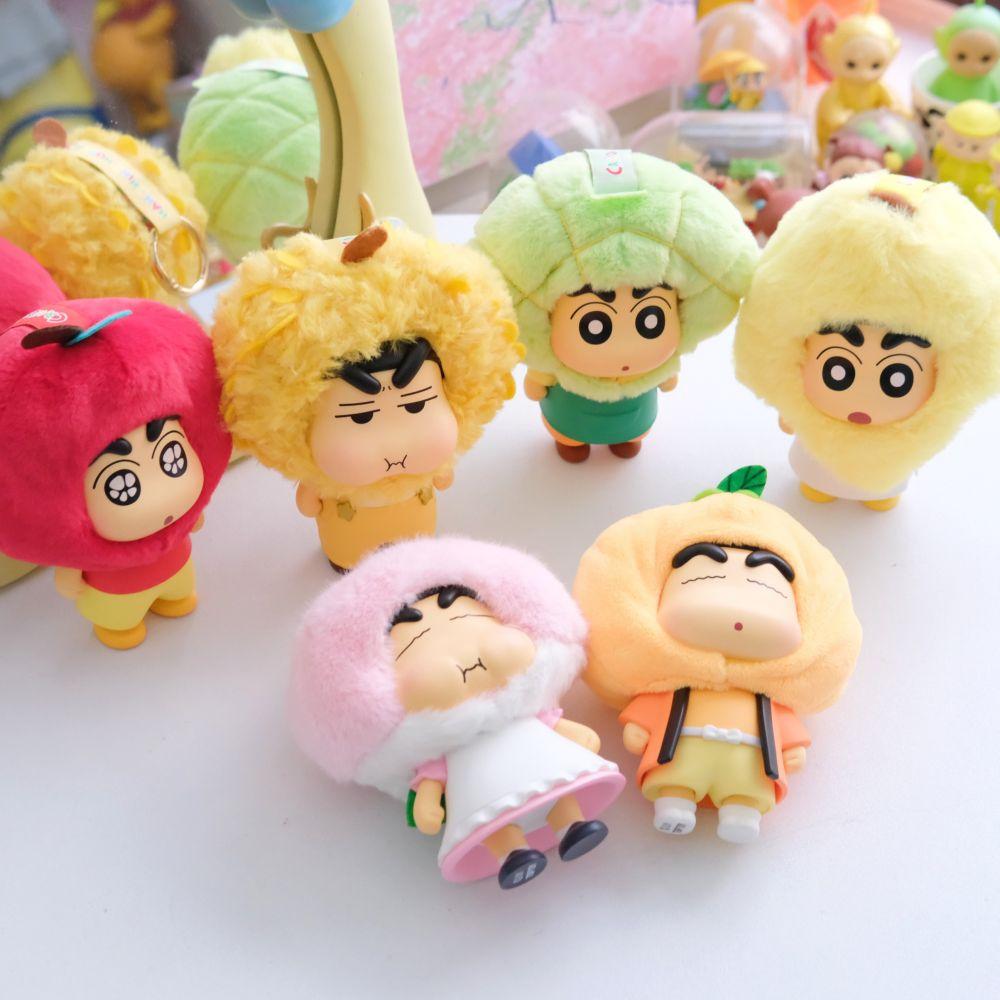 sunsetgoods 日落小物｜正版授權專賣店 《蠟筆小新》療癒新品♥︎｜水果小屋絨毛頭套吊飾盲盒 NT$380