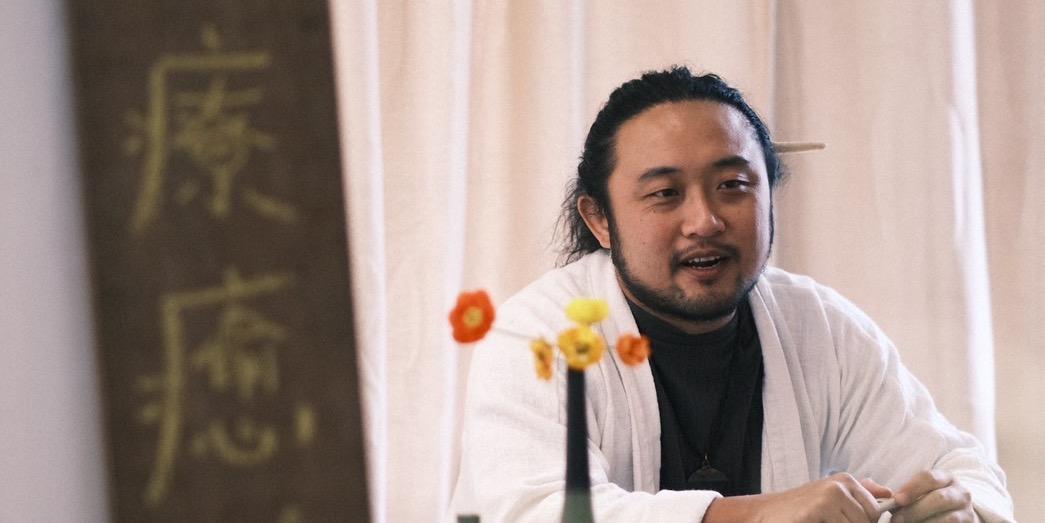 賣橘子的豬格拉底 《旅人的憩所》首度體驗哲學問事，從混亂與情緒中釐清價值排序，重新認識自己。