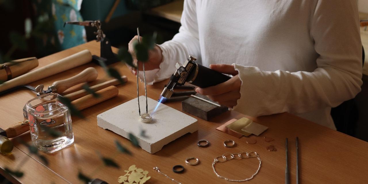 暖果 Kajitsu jewelry 戒指 課程 金工 線上課 大稻埕金工 台北金工 金工手作 台北手作 手作戒指 手作對戒 文化幣 婚戒 對戒 暖果金工 迪化街 暖果金工課 金工體驗