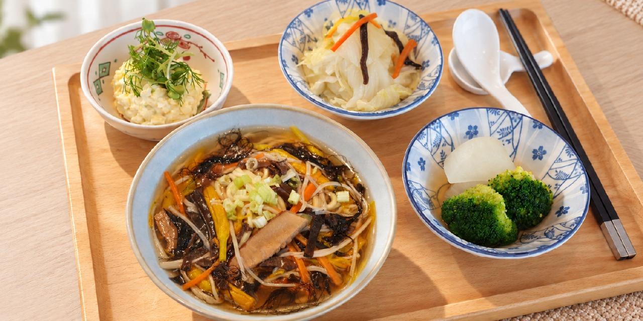 TwoTails Hotels 金針髮菜素羹麵