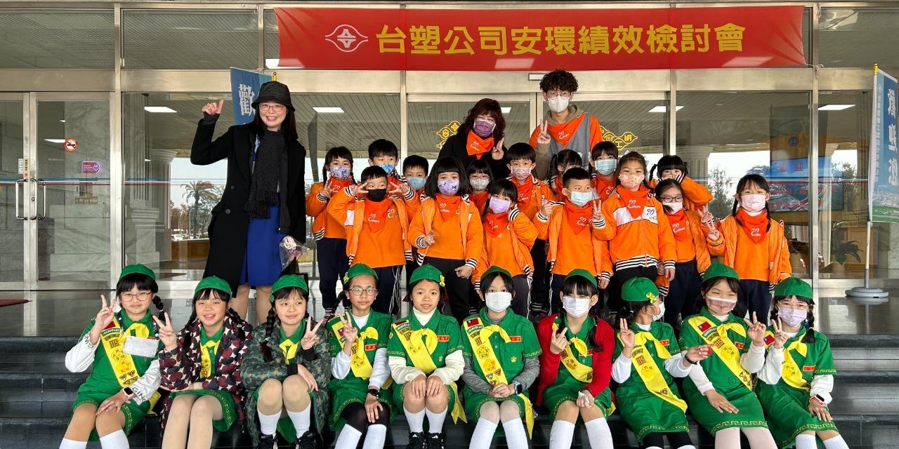 民生115幼女童軍│Girl Scouts of  MS115 Team 六輕餅乾行銷
