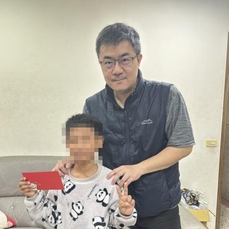 阿虎老師：努力賺奶粉錢的新手爸爸