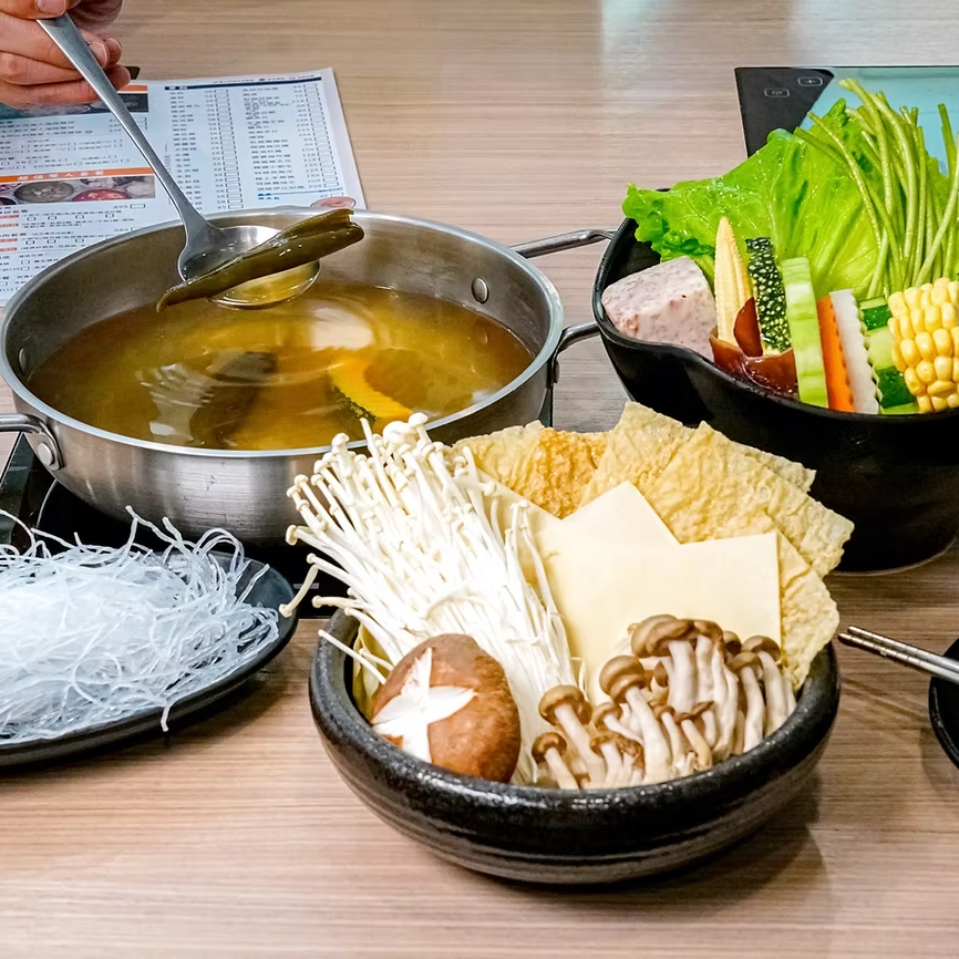台南火鍋 剝皮辣椒炒雞鍋 柴魚檸檬鍋 酸菜白肉鍋  蛇麼龍賀豪華海鮮盤