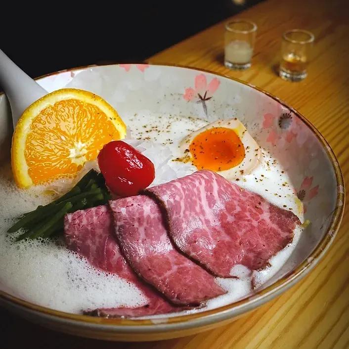 台南洛屋拉麵專賣店 泡系牛骨拉麵  鴨清湯拉麵