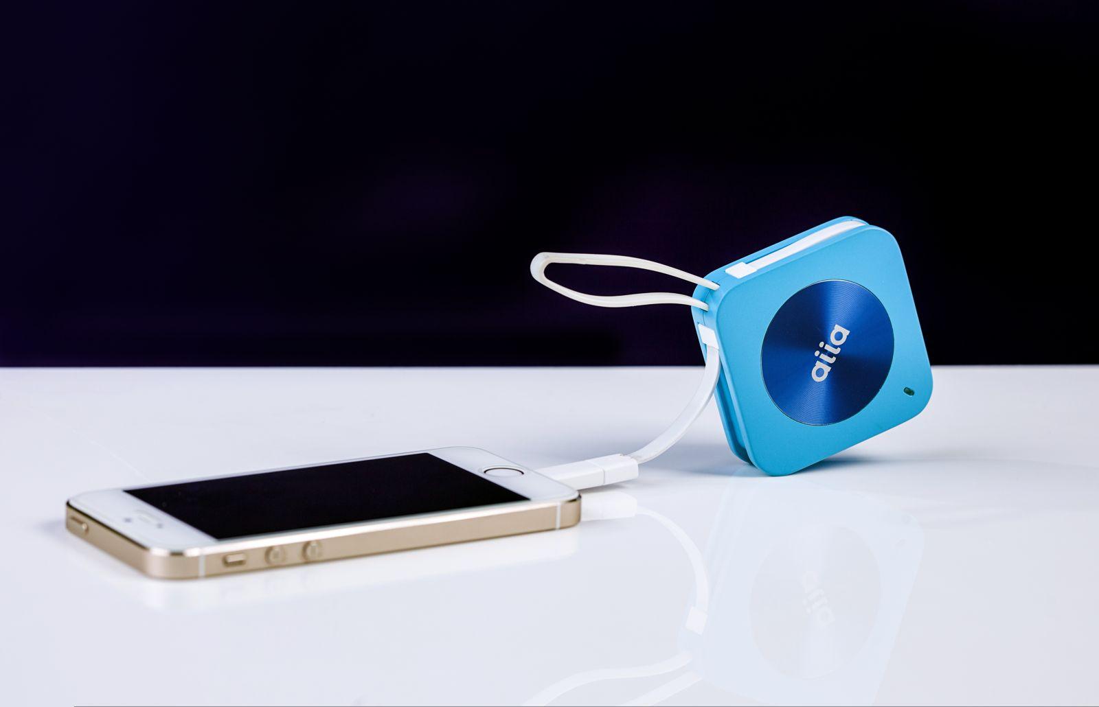 鏡週刊 交通部民航局宣布，無論是搭乘國籍或外籍航空，每名旅客搭機最多攜帶2個行動電源，且禁止在飛行途中充電