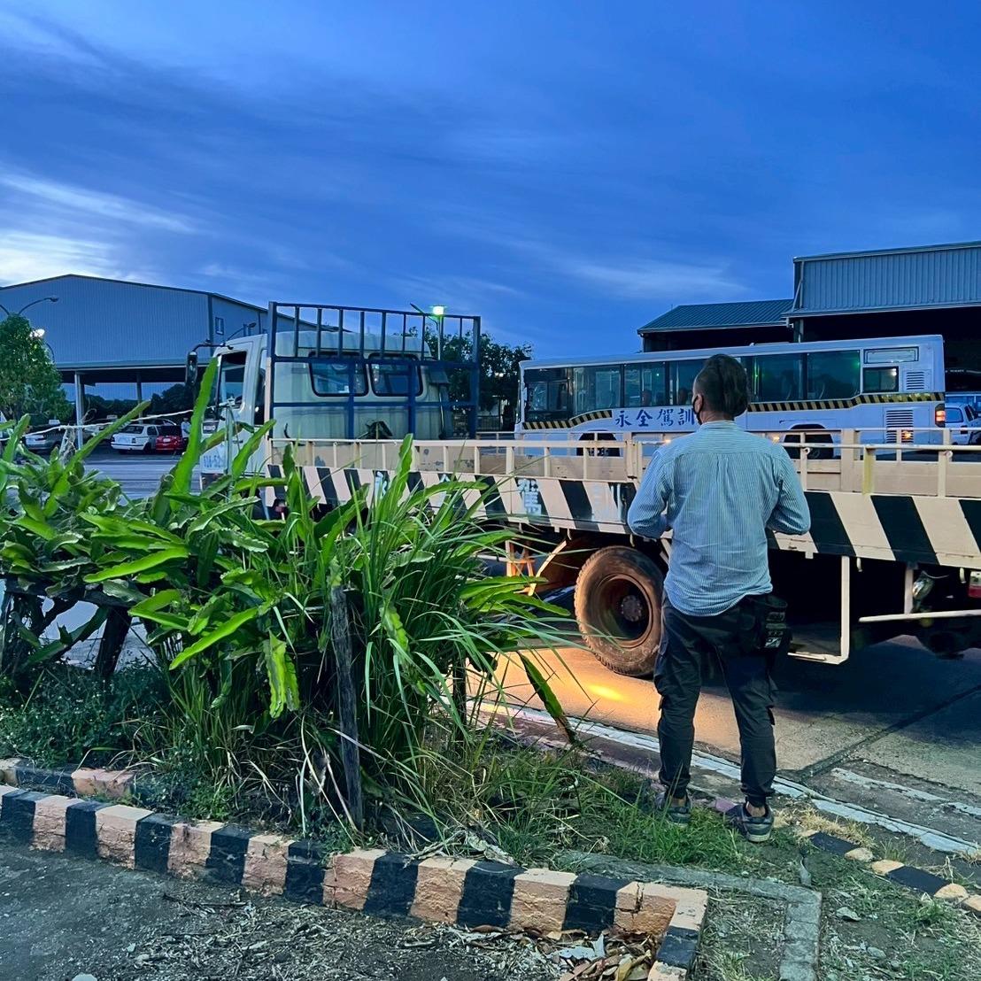 Yundrivingschool 鄒教練大貨車教學