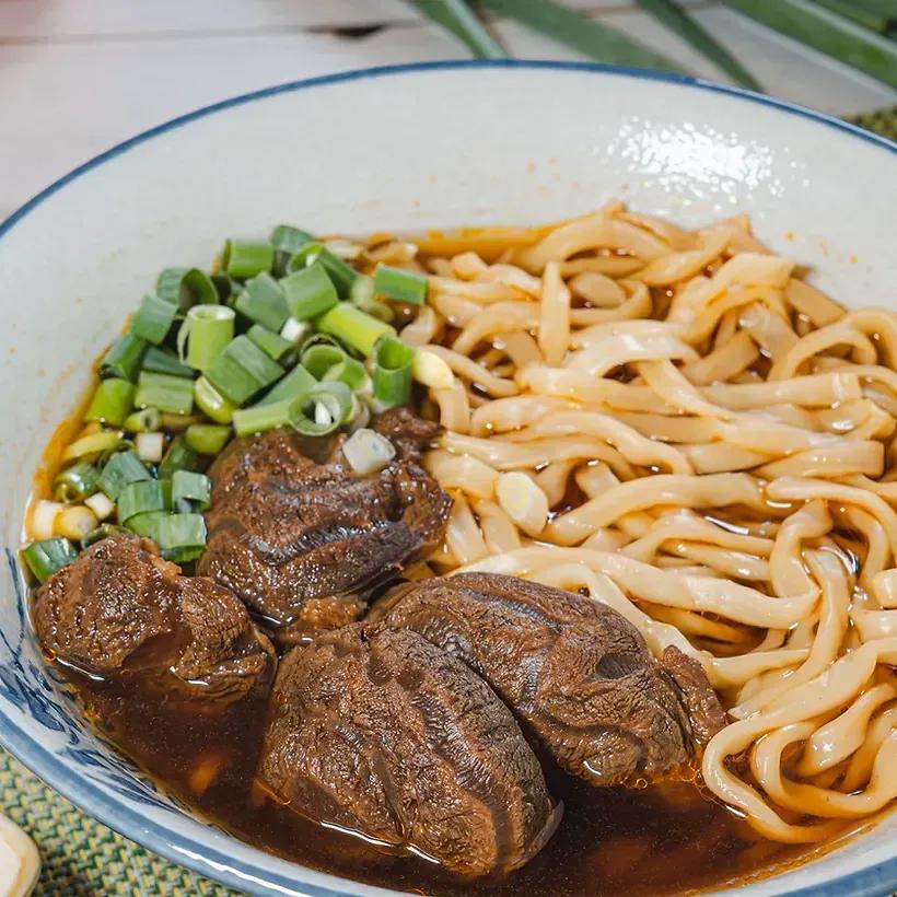 台南中西區 發現蝸牛 幸福食堂 肉絲蛋炒飯 / 川味紅燒牛肉麵 / 家常料理