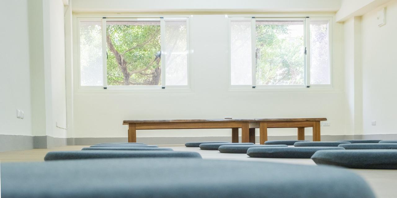 【內耗減壓艙】平日實體夜間航班
時間：10月27日晚上七點
地點：捷運西門站4號出口
減壓靜心＋充電學習＝自由交流
拉開門，關掉內耗，重拾平靜
