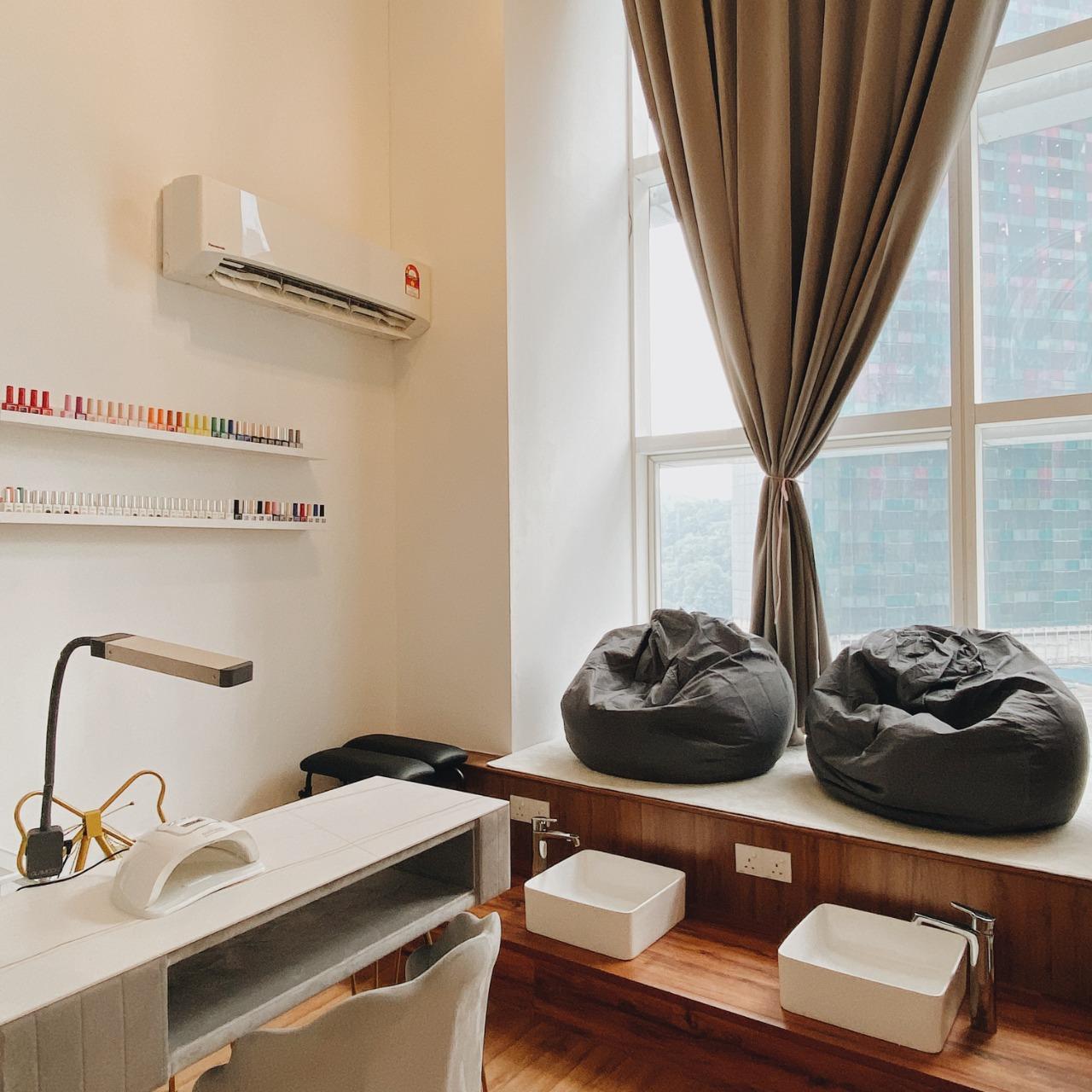 ILASHSTUDIO LASH STUDIO, NAIL POLISH